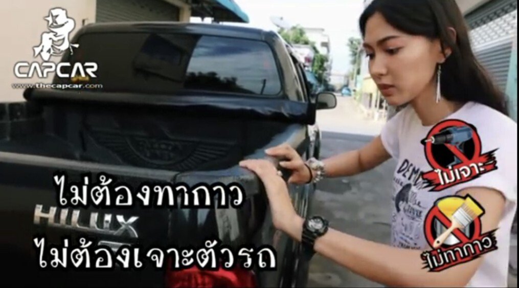 ลูกค้าคนสวยขอลองติดตั้งบ้าง เตรียมตัวเดินทางเที่ยวให้สบายใจ